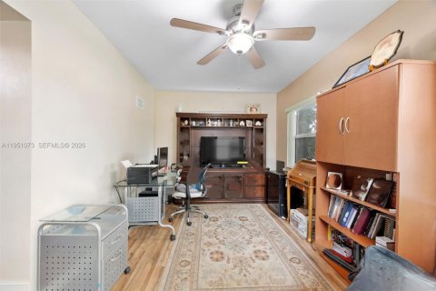 House in Tamarac, Florida 2 bedrooms, 104.79 sq.m. № 2009173 - photo 11