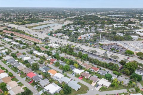House in Tamarac, Florida 2 bedrooms, 104.79 sq.m. № 2009173 - photo 19