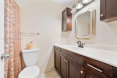 House in Tamarac, Florida 2 bedrooms, 104.79 sq.m. № 2009173 - photo 8