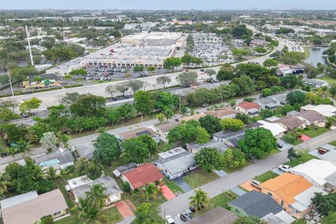 House in Tamarac, Florida 2 bedrooms, 104.79 sq.m. № 2009173 - photo 18