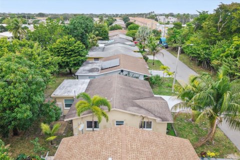 House in Tamarac, Florida 2 bedrooms, 104.79 sq.m. № 2009173 - photo 14