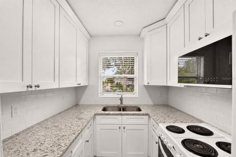 Immobilier commercial à vendre à Gainesville, Floride: 4 chambres, 142.14 m2 № 2360598 - photo 9