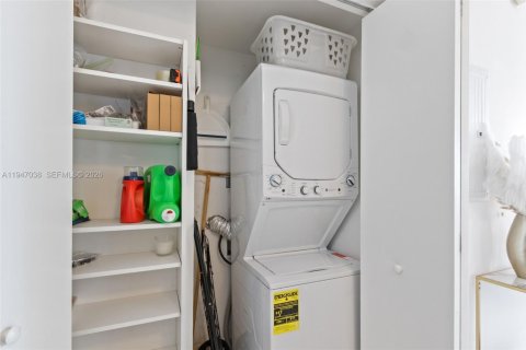 Снять в аренду кондоминиум в Майами, Флорида 3 спальни, 128.67м2, № 2005365 - фото 19