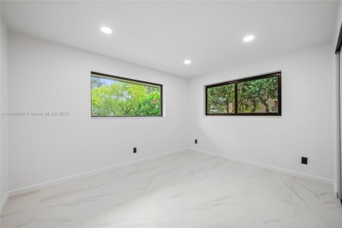House in Fort Lauderdale, Florida 4 bedrooms, 179.49 sq.m. № 1921603 - photo 23