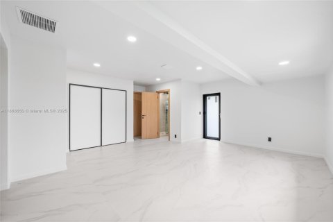 House in Fort Lauderdale, Florida 4 bedrooms, 179.49 sq.m. № 1921603 - photo 17