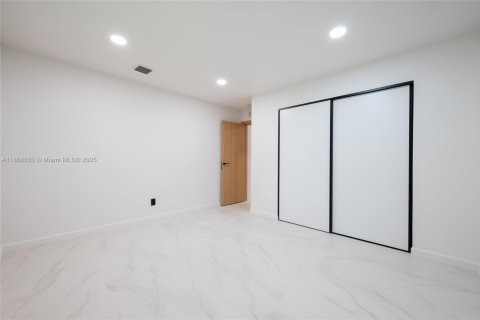 House in Fort Lauderdale, Florida 4 bedrooms, 179.49 sq.m. № 1921603 - photo 21