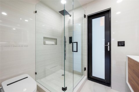 House in Fort Lauderdale, Florida 4 bedrooms, 179.49 sq.m. № 1921603 - photo 16