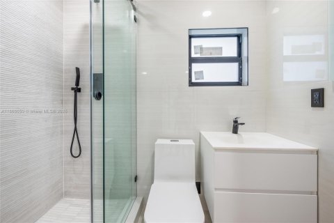 House in Fort Lauderdale, Florida 4 bedrooms, 179.49 sq.m. № 1921603 - photo 19