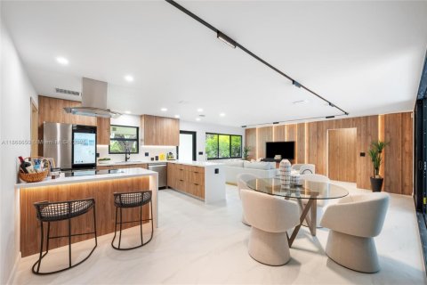 House in Fort Lauderdale, Florida 4 bedrooms, 179.49 sq.m. № 1921603 - photo 2