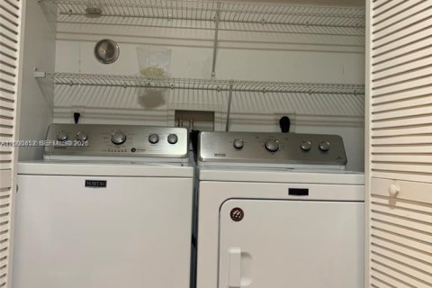 Снять в аренду кондоминиум в Дания-Бич, Флорида 2 спальни, 107.95м2, № 2065323 - фото 20