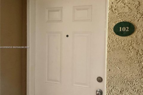 Снять в аренду кондоминиум в Дания-Бич, Флорида 2 спальни, 107.95м2, № 2065323 - фото 21