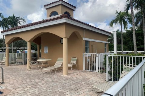 Снять в аренду кондоминиум в Дания-Бич, Флорида 2 спальни, 107.95м2, № 2065323 - фото 24