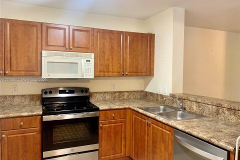 Снять в аренду кондоминиум в Дания-Бич, Флорида 2 спальни, 107.95м2, № 2065323 - фото 7