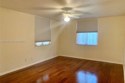 Снять в аренду кондоминиум в Дания-Бич, Флорида 2 спальни, 107.95м2, № 2065323 - фото 15