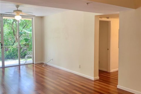 Снять в аренду кондоминиум в Дания-Бич, Флорида 2 спальни, 107.95м2, № 2065323 - фото 2