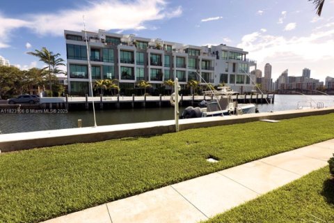 Condominio en venta en North Miami Beach, Florida, 1 dormitorio, 63.55 m2 № 1788518 - foto 14