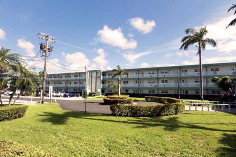 Condominio en venta en North Miami Beach, Florida, 1 dormitorio, 63.55 m2 № 1788518 - foto 1