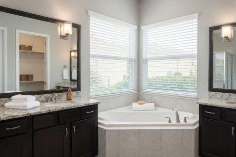 House in Wesley Chapel, Florida 4 bedrooms, 368.82 sq.m. № 2410669 - photo 14