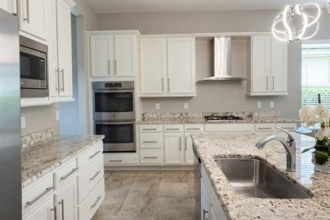 House in Wesley Chapel, Florida 4 bedrooms, 368.82 sq.m. № 2410669 - photo 8