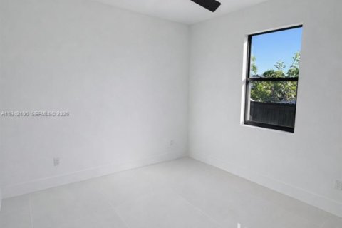 Villa ou maison à vendre à Cape Coral, Floride: 4 chambres, 179.39 m2 № 1999061 - photo 17