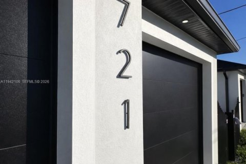 Villa ou maison à vendre à Cape Coral, Floride: 4 chambres, 179.39 m2 № 1999061 - photo 3