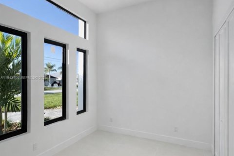 Villa ou maison à vendre à Cape Coral, Floride: 4 chambres, 179.39 m2 № 1999061 - photo 14