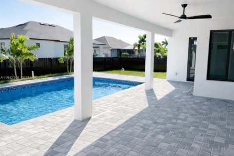 Villa ou maison à vendre à Cape Coral, Floride: 4 chambres, 179.39 m2 № 1999061 - photo 21