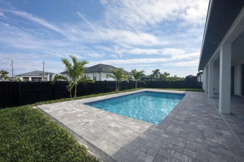 Villa ou maison à vendre à Cape Coral, Floride: 4 chambres, 179.39 m2 № 1999061 - photo 28