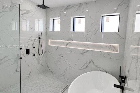 Villa ou maison à vendre à Cape Coral, Floride: 4 chambres, 179.39 m2 № 1999061 - photo 13