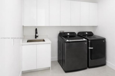 Villa ou maison à vendre à Cape Coral, Floride: 4 chambres, 179.39 m2 № 1999061 - photo 22