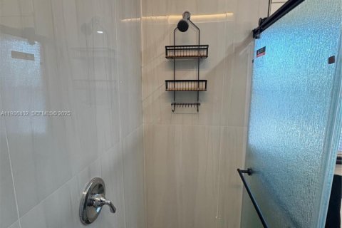 Apartamento en alquiler en Miami, Florida, 1 dormitorio, 67.63 m2 № 1994365 - foto 16