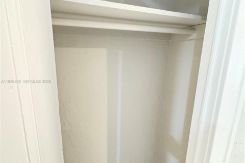 Apartamento en alquiler en Miami, Florida, 1 dormitorio, 67.63 m2 № 1994365 - foto 5