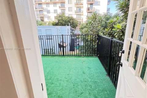 Apartamento en alquiler en Miami, Florida, 1 dormitorio, 67.63 m2 № 1994365 - foto 10