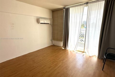 Copropriété à louer à Miami Beach, Floride: 40.41 m2 № 1983313 - photo 10