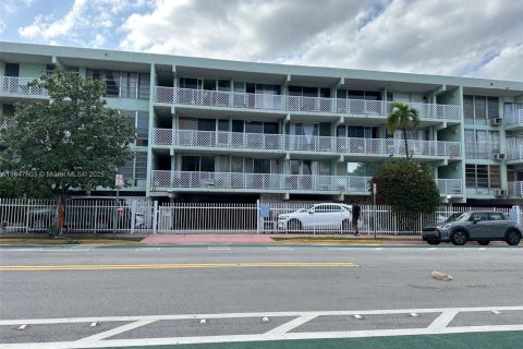 Copropriété à louer à Miami Beach, Floride: 40.41 m2 № 1983313 - photo 1