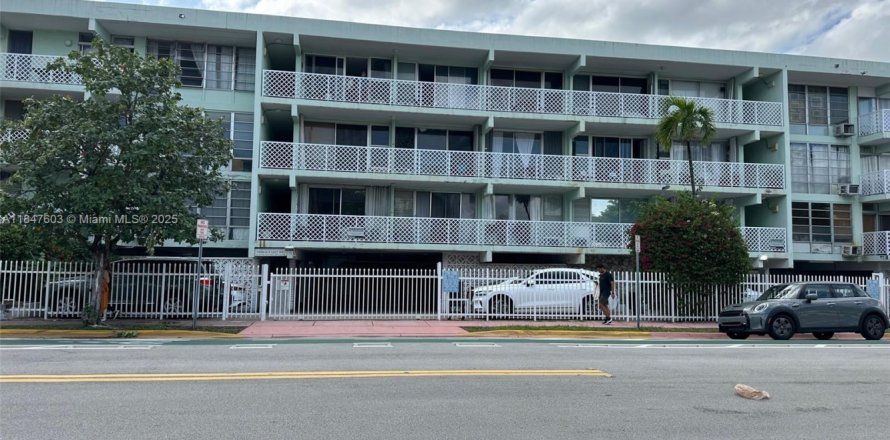 Studio à Condo à Miami Beach, Floride № 1983313