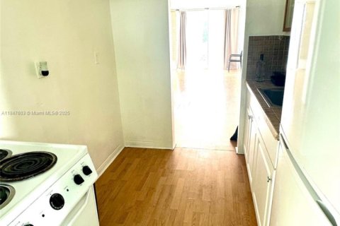 Copropriété à louer à Miami Beach, Floride: 40.41 m2 № 1983313 - photo 7