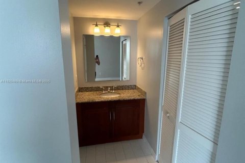 Condo in Miami, Florida, 2 bedrooms № 1779781 - photo 13