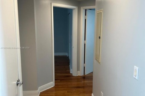 Condo in Miami, Florida, 2 bedrooms № 1779781 - photo 10