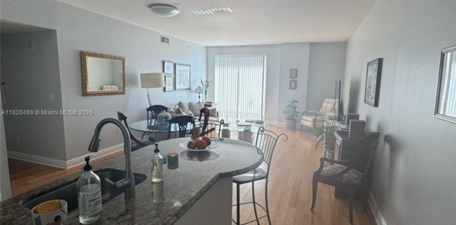 Condominio en Miami, Florida, 2 dormitorios № 1779781