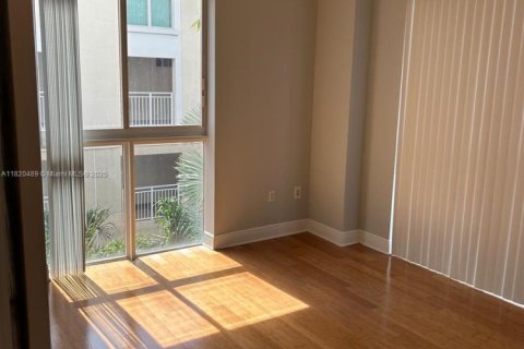 Condo in Miami, Florida, 2 bedrooms № 1779781 - photo 8