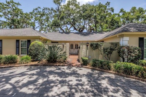House in Saint Petersburg, Florida 4 bedrooms, 305.37 sq.m. № 1873464 - photo 2