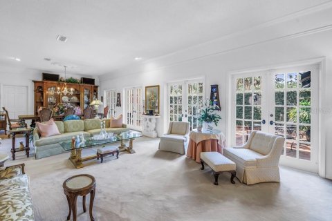 House in Saint Petersburg, Florida 4 bedrooms, 305.37 sq.m. № 1873464 - photo 11