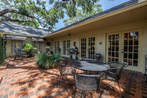 House in Saint Petersburg, Florida 4 bedrooms, 305.37 sq.m. № 1873464 - photo 5