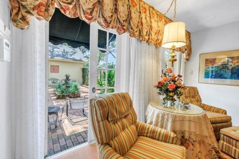 House in Saint Petersburg, Florida 4 bedrooms, 305.37 sq.m. № 1873464 - photo 4