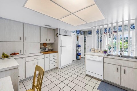 House in Saint Petersburg, Florida 4 bedrooms, 305.37 sq.m. № 1873464 - photo 16