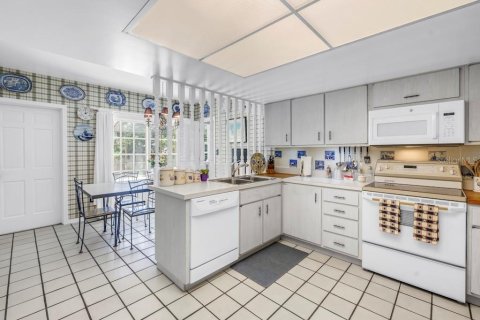 House in Saint Petersburg, Florida 4 bedrooms, 305.37 sq.m. № 1873464 - photo 17
