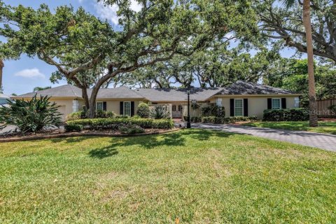House in Saint Petersburg, Florida 4 bedrooms, 305.37 sq.m. № 1873464 - photo 1