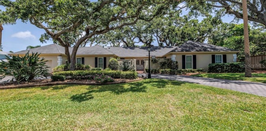 House in Saint Petersburg, Florida 4 bedrooms, 305.37 sq.m. № 1873464