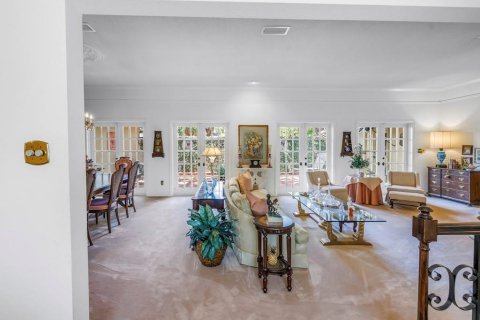 House in Saint Petersburg, Florida 4 bedrooms, 305.37 sq.m. № 1873464 - photo 10